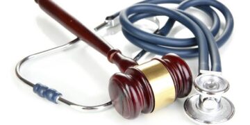 8 Reasons You Should Never Start a Malpractice Lawsuit Without a Medical Malpractice Attorney